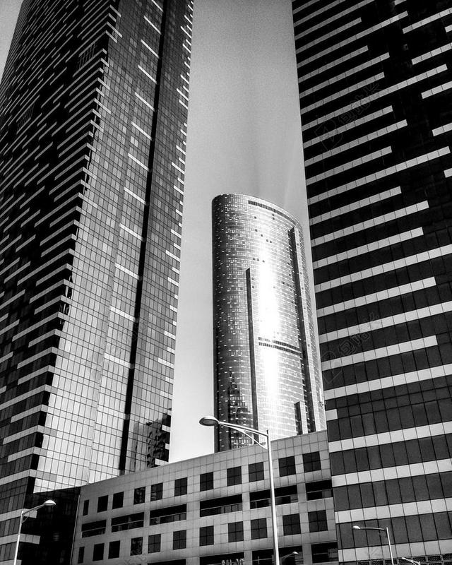 黑白建筑纹理高耸的摩天大楼背景图片