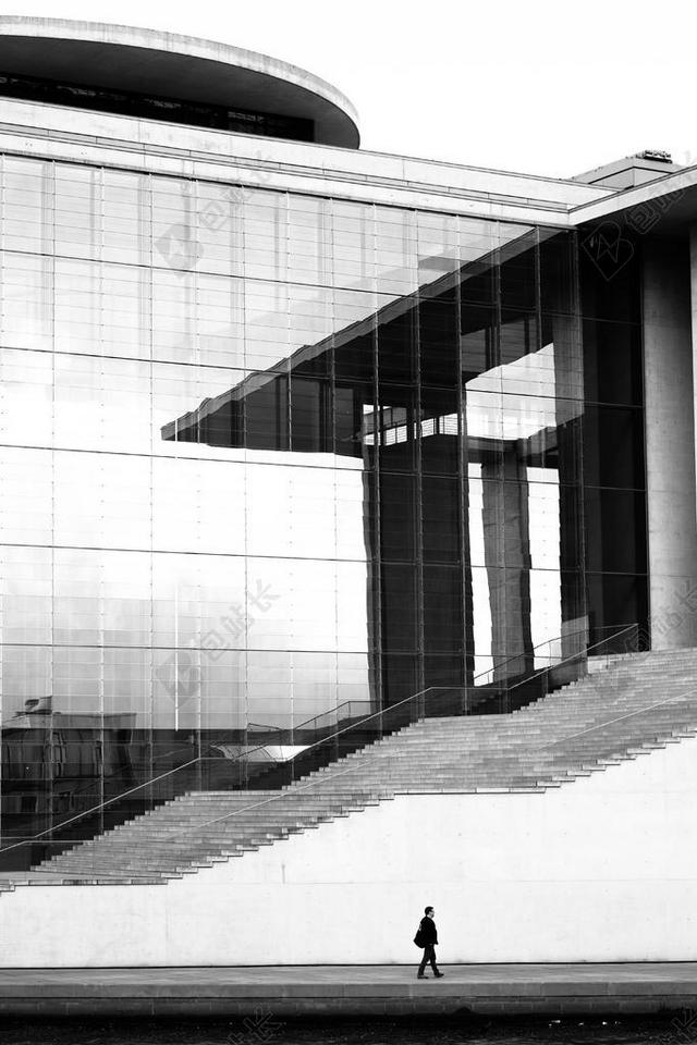 黑灰建筑现代摩登玻璃墙的大厦街拍建筑设计城市背景图片