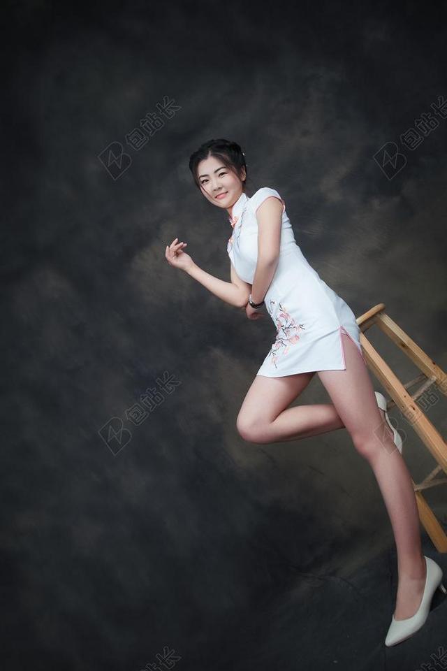 广告时尚穿旗袍的长腿少女背景图片