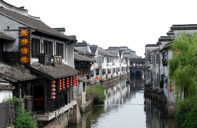 古朴小镇旅行海报设计素材