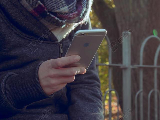 IT商务微商发信息户外背景图片