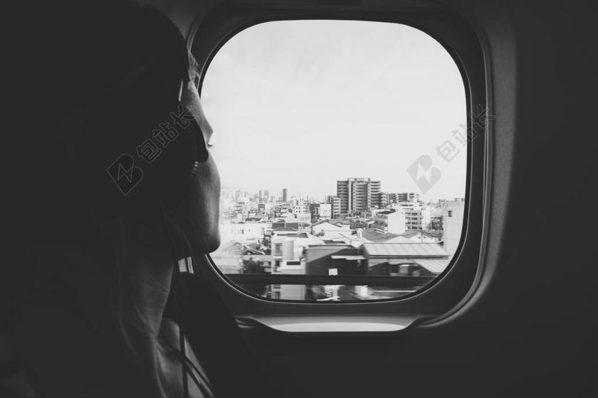 摄影复古望着窗外景色的女子背景图片