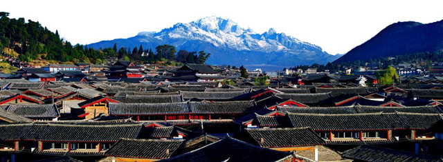 云南雪山脚下风景图