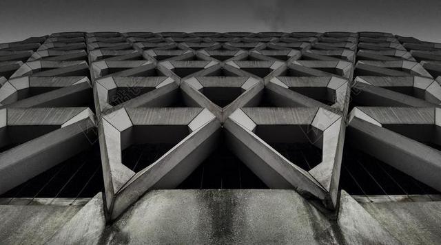 灰黑建筑创意现代仰视大楼上的几何结构装饰建筑设计背景图片