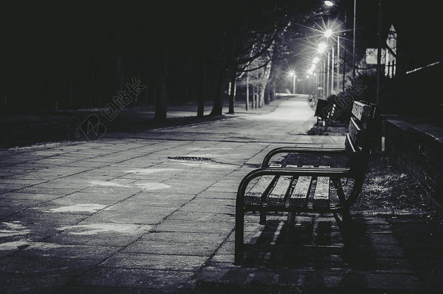 黑白夜晚灯光长廊走廊公园背景图片