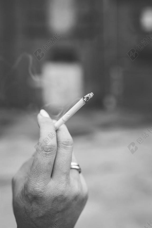 黑白 - 模糊 - 雪茄 - 香烟 - 手指 - 手