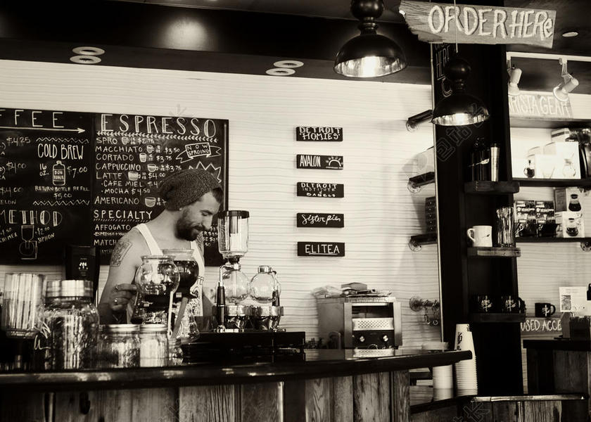 餐饮清新制作咖啡的员工背景图片