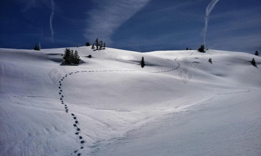 寒冷的 - 脚印 - 冷冻 - 景观 - 山 - 风景 - 山 - 冬天 - 天空