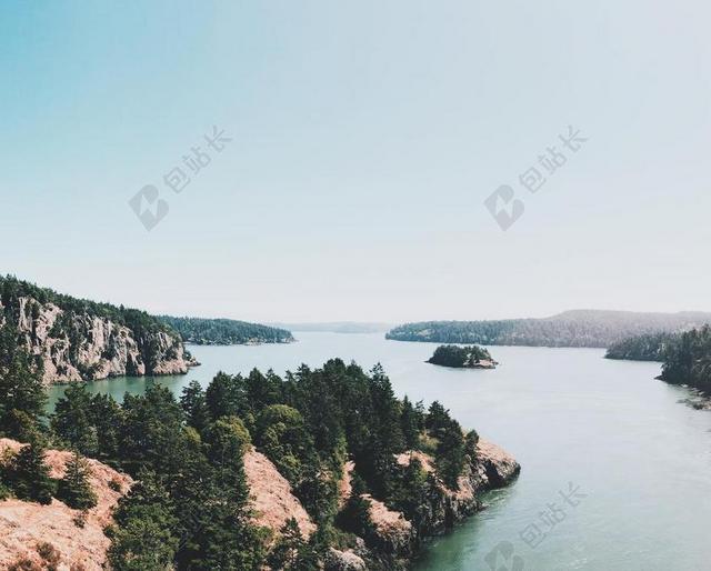 旅游清新森林海洋背景图片