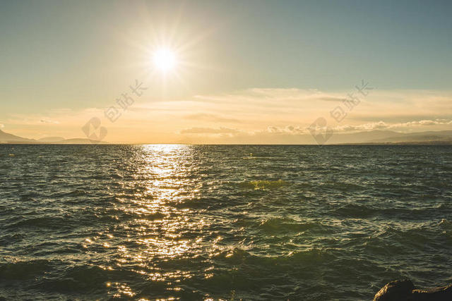 户外海景波浪日落旅游度假背景图片