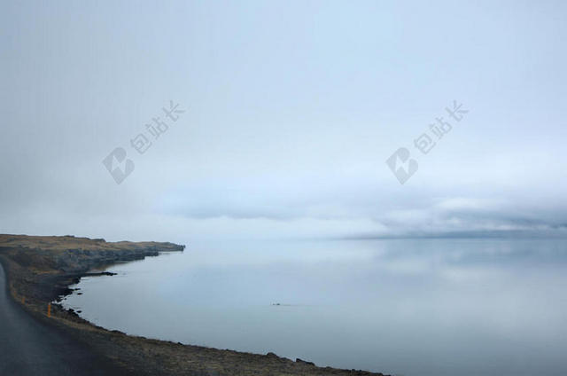 灰白自然景观海水地平线背景图片