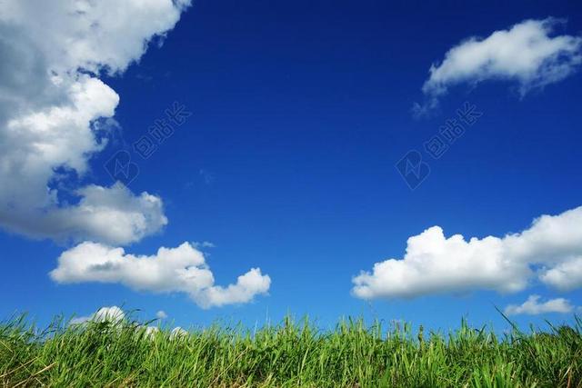 蓝色天空明亮的云乡村晴朗夏天背景图片