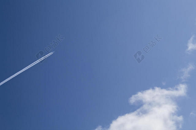 摄影天空喷漆飞机划过的痕迹背景图片