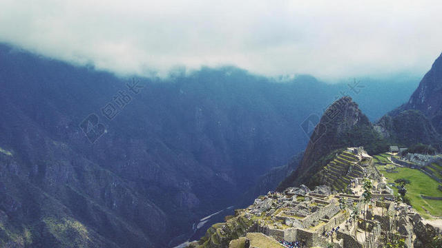 蓝色自然景观山脉建筑背景图片
