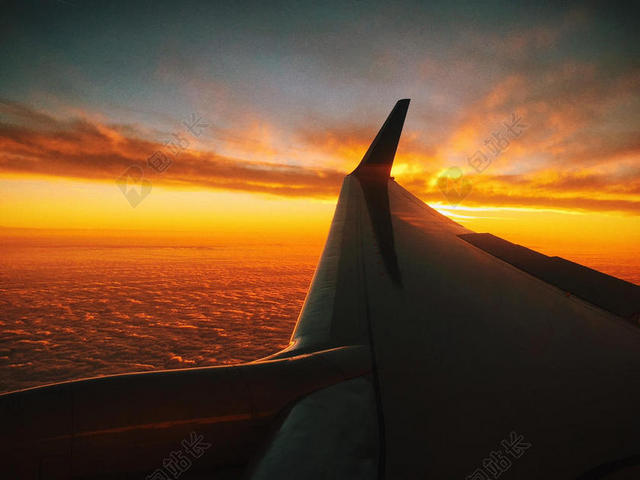 旅游唯美夕阳下的航行背景图片