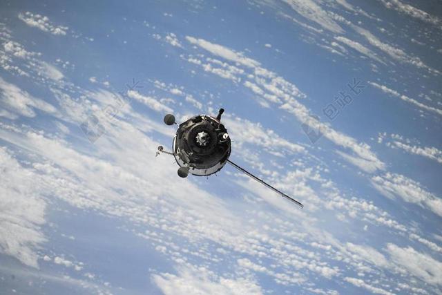 蓝黑航天经典蓝天上的卫星太空宇宙航天背景图片