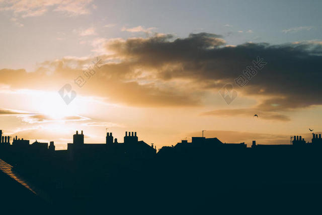 广告唯美夕阳下的建筑剪影背景图片