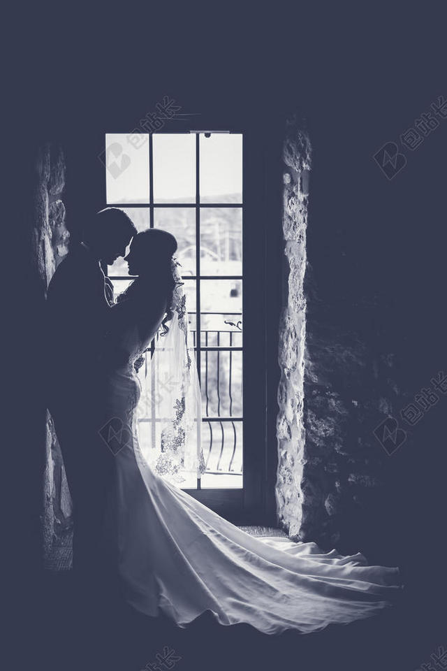 摄影复古新婚夫妇亲吻背景图片