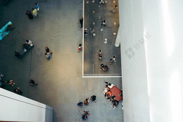 建筑学城市人群在室内结构背景图片