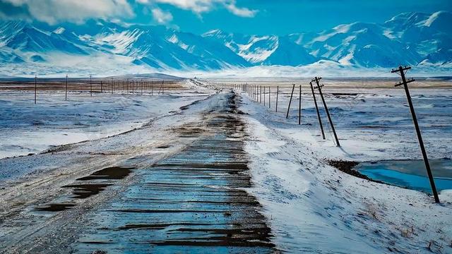 旅游清新岸边木板积雪背景图片