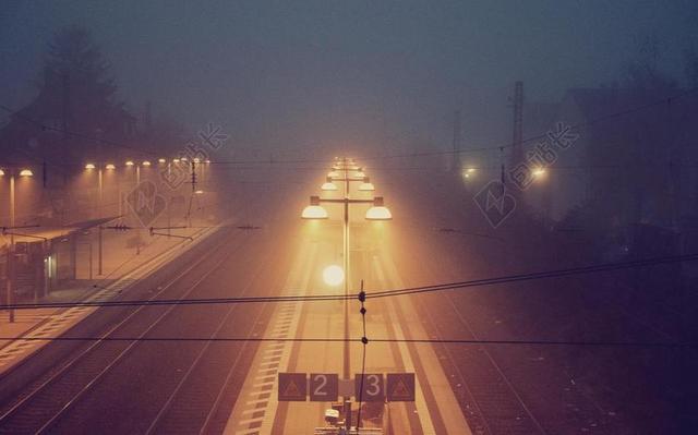 夜晚黑色交通铁路建筑背景图片