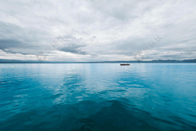 自然唯美海天一色背景图片