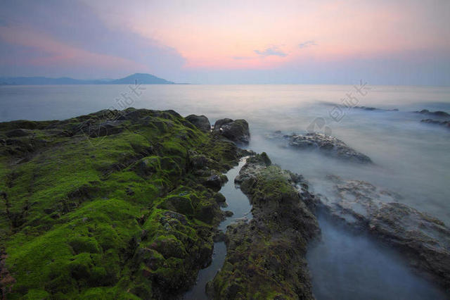 户外自然景观岩石草地山地旅游度假背景图片