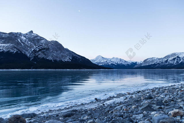蓝色山川海洋自然景观岩石背景图片