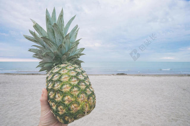 户外自然景观沙滩海岛菠萝广告背景图片