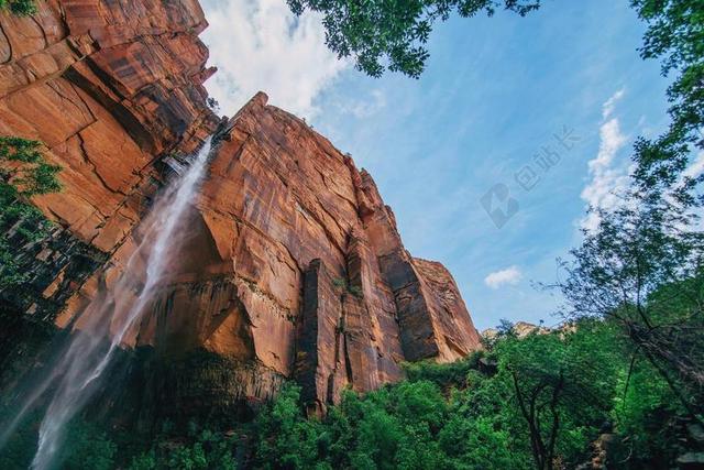 美丽的景观自然岩石风景天空背景图片