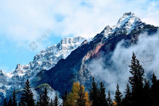 蓝色雪山雪景自然景观岩石地貌背景图片