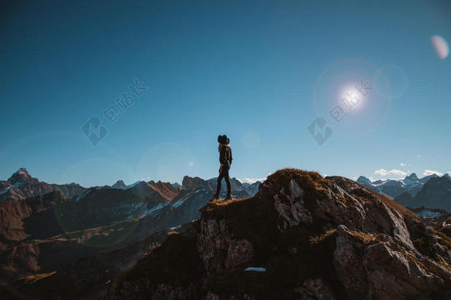 蓝色自然景观山石地貌旅游探险背景图片