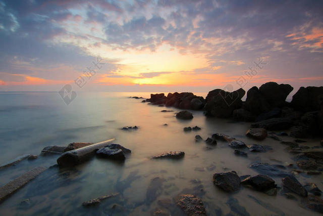大海蓝天雾背景图片