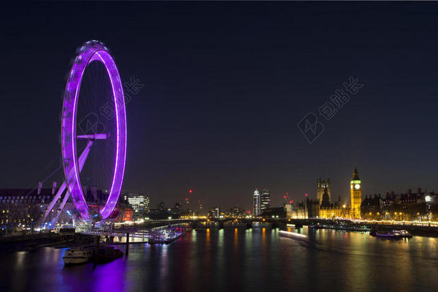 黑色夜晚城市景观水景旅游度假背景图片