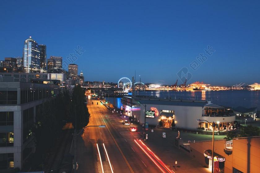 夜晚现代繁华都市交通运输城市背景图片