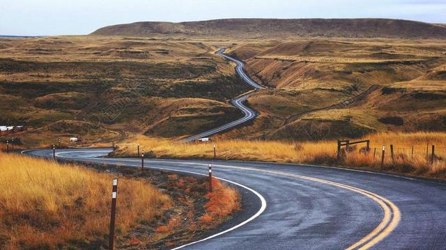 风景原野上的公路背景图片