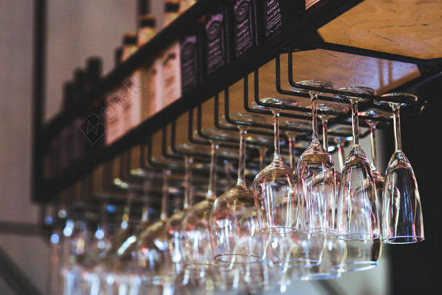 简约餐厅餐具酒杯背景图片