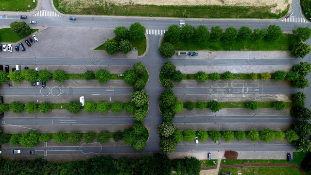 简约户外停车场背景图片