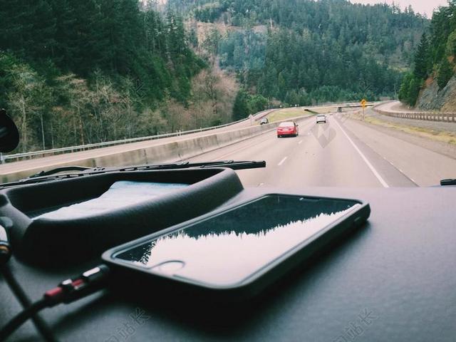 汽车 - 充电 - 苹果手机 - 路 - ROADTRIP - 道路 - 汽车