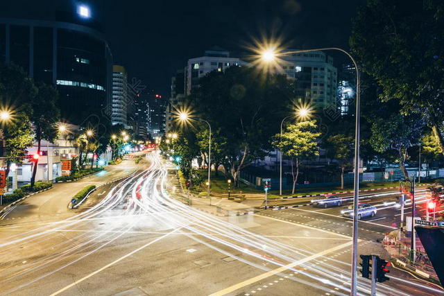 灰色城市特写马路上飞驰的汽车背景图片