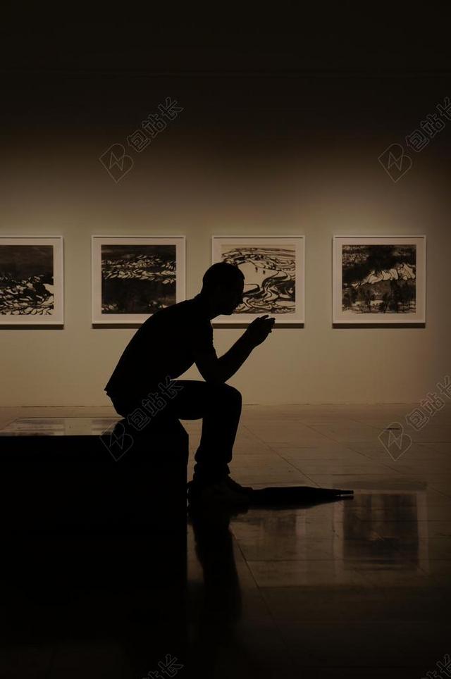 黑色画廊静坐思考艺术设计背景图片