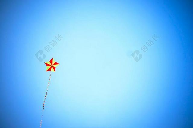 天空翱翔的风筝背景图片