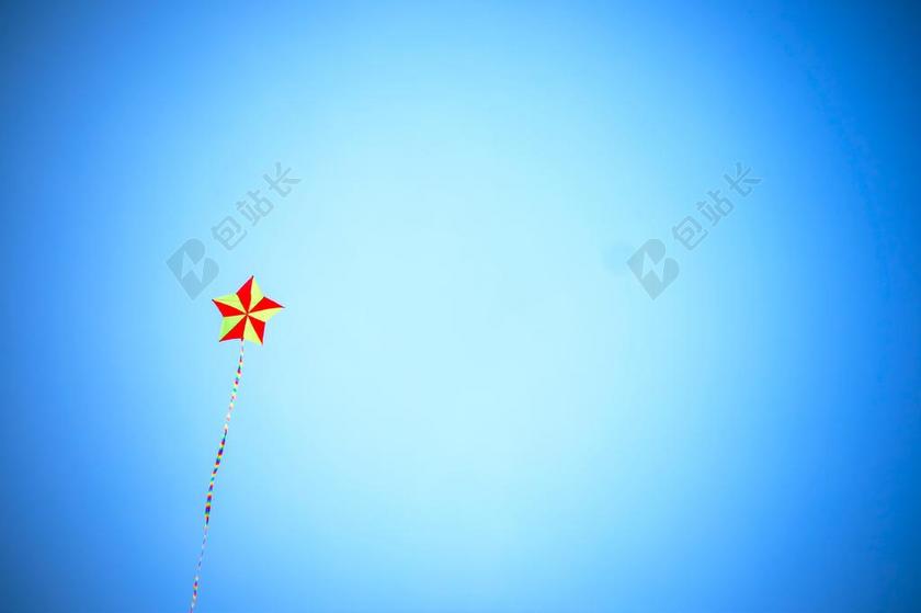天空翱翔的风筝背景图片