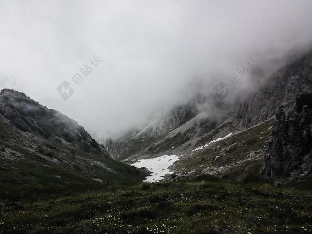 山地雾气自然景观山地背景图片
