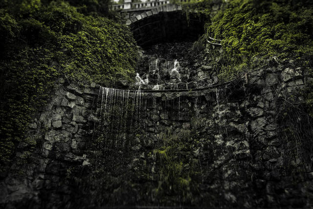 户外瀑布岩石建筑旅游背景图片