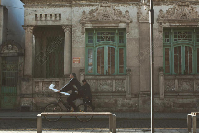 褐色旅游清新建筑物人骑车城市背景图片