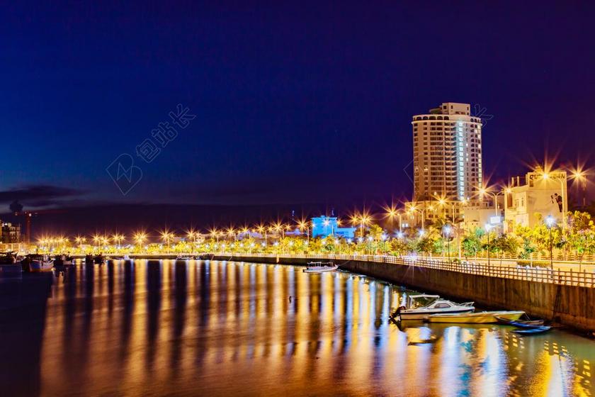 唯美城市海岸夜景背景图片