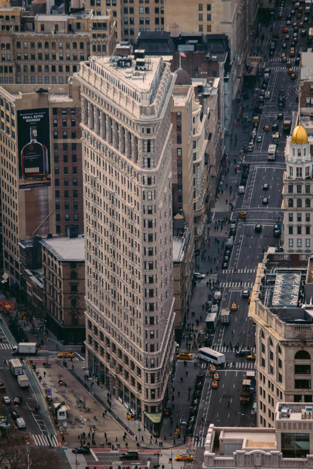 建筑现代商业城市高楼道路背景图片