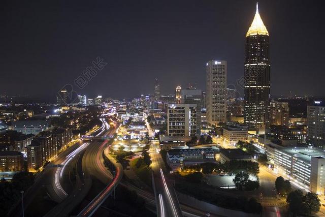城市建筑夜晚灯光公路景观背景图片