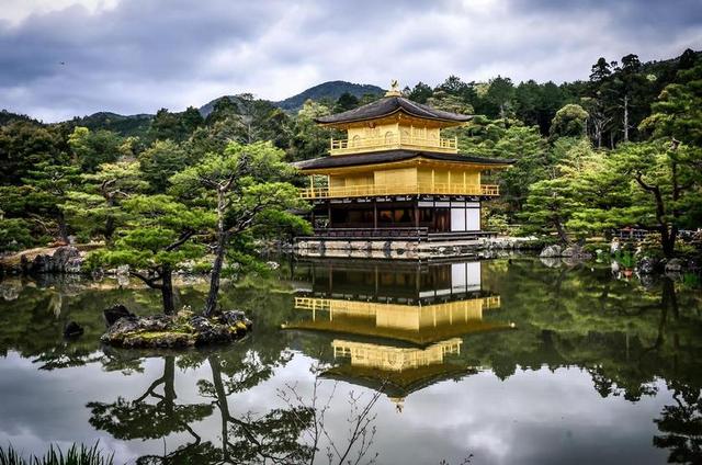 绿色旅游自然小房子农村背景图片